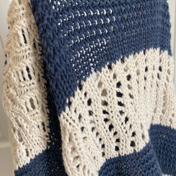 GAP Open Knit Sweater in Navy & Beige - Picture 3 of 7